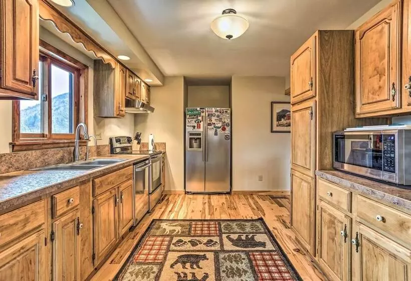 Peaceful Hancock Home W/ Patio, Deck & Grill!