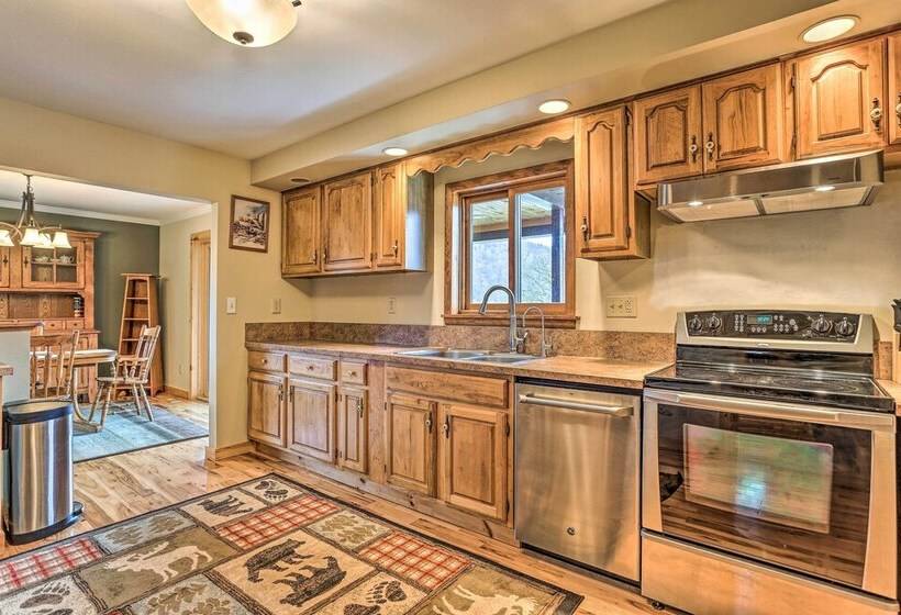 Peaceful Hancock Home W/ Patio, Deck & Grill!