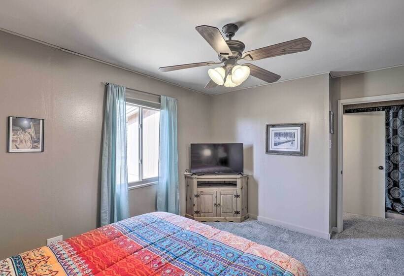 Pet Friendly Abode W/ Yard, Near Outdoor Hotspots!