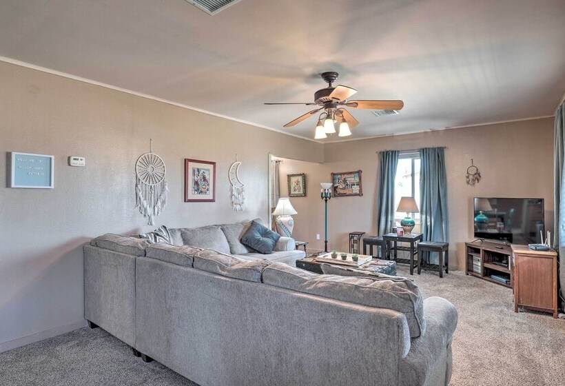 Pet Friendly Abode W/ Yard, Near Outdoor Hotspots!