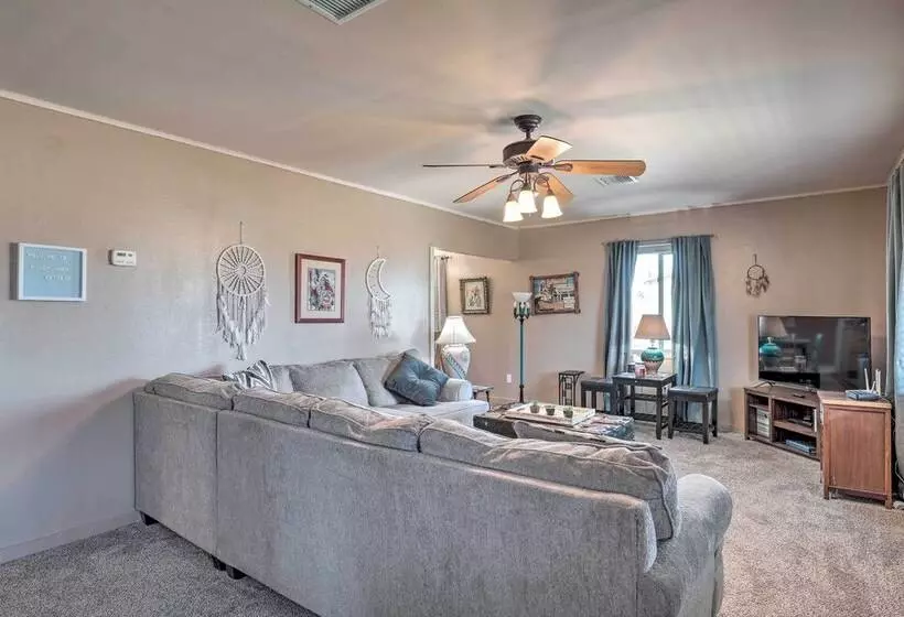 Pet Friendly Abode W/ Yard, Near Outdoor Hotspots!