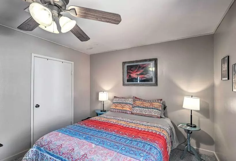 Pet Friendly Abode W/ Yard, Near Outdoor Hotspots!