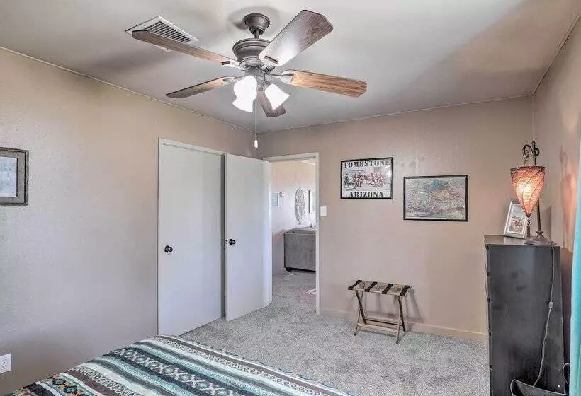 Pet Friendly Abode W/ Yard, Near Outdoor Hotspots!