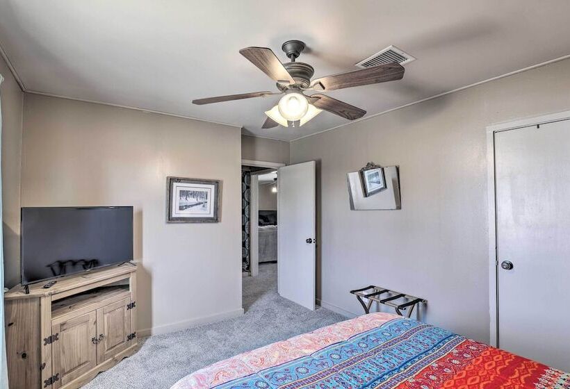 Pet Friendly Abode W/ Yard, Near Outdoor Hotspots!