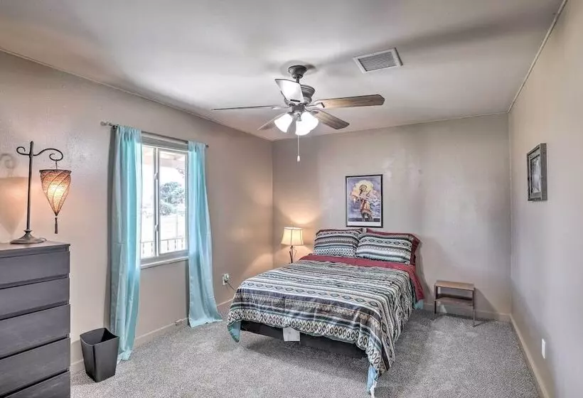 Pet Friendly Abode W/ Yard, Near Outdoor Hotspots!