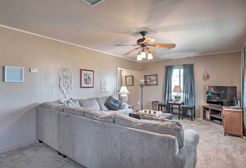 Pet Friendly Abode W/ Yard, Near Outdoor Hotspots!