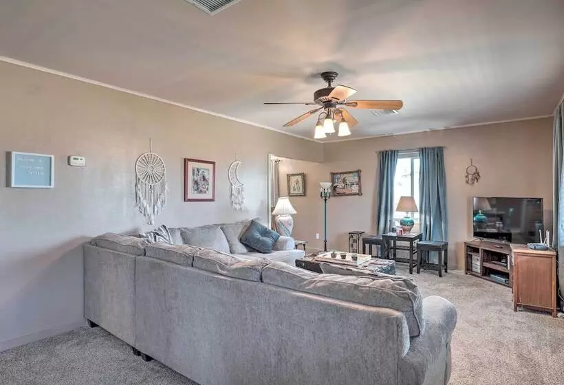 Pet Friendly Abode W/ Yard, Near Outdoor Hotspots!