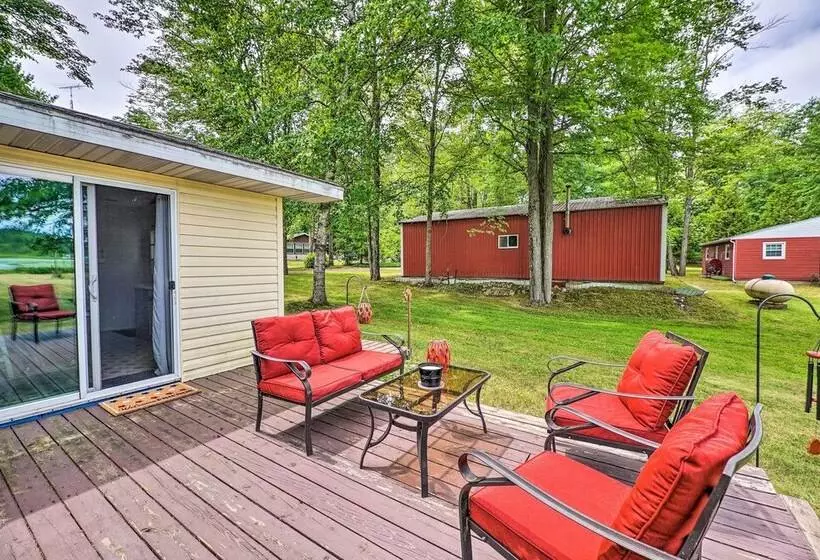 Cottage On Tubbs Lake W/ Fire Pit Near Skiing!