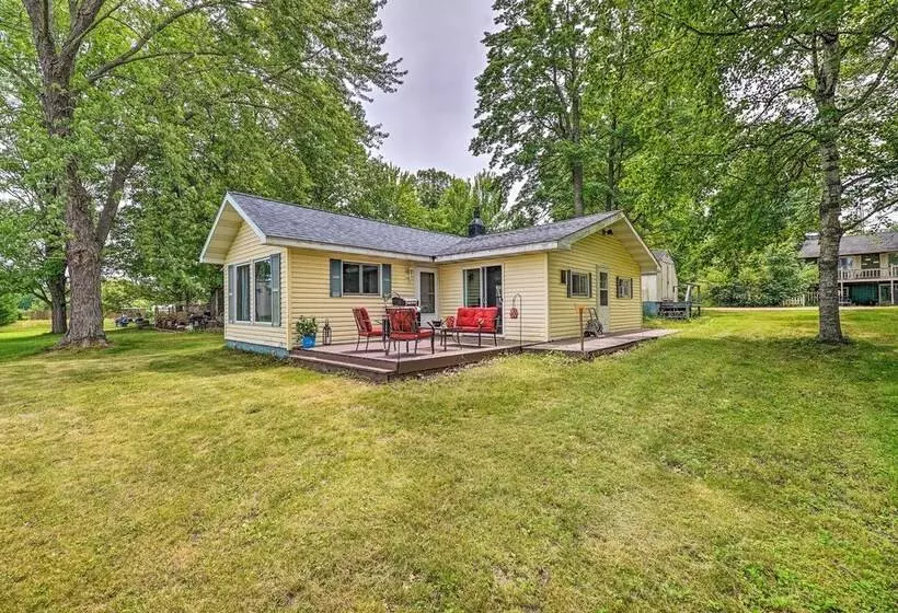 Cottage On Tubbs Lake W/ Fire Pit Near Skiing!