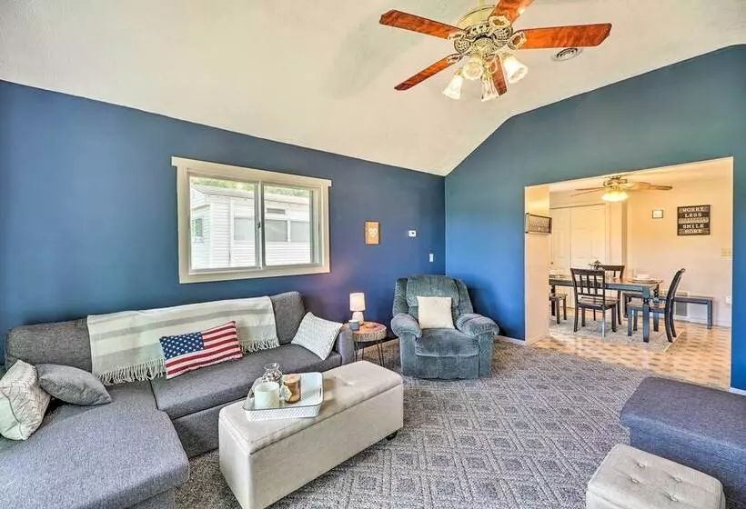 Cottage On Tubbs Lake W/ Fire Pit Near Skiing!