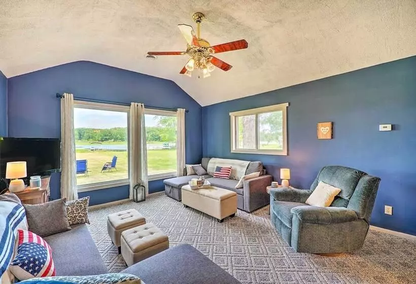 Cottage On Tubbs Lake W/ Fire Pit Near Skiing!