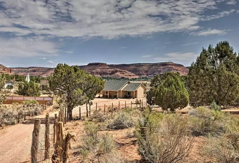 Quiet Kanab Home W/ Panoramic Views & Porch!
