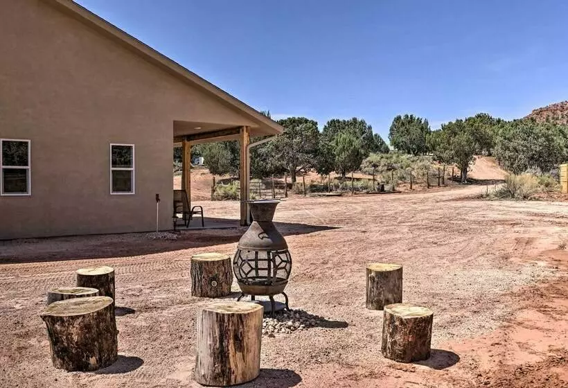 Quiet Kanab Home W/ Panoramic Views & Porch!