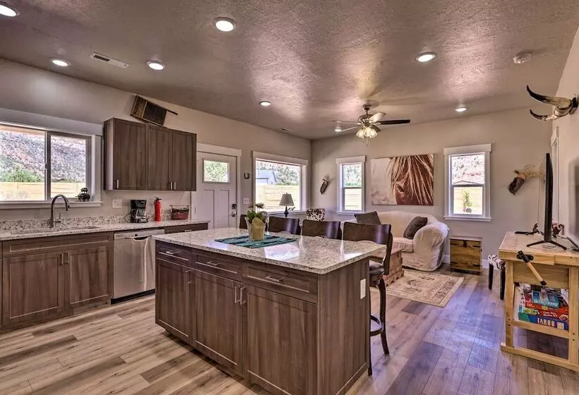 Quiet Kanab Home W/ Panoramic Views & Porch!
