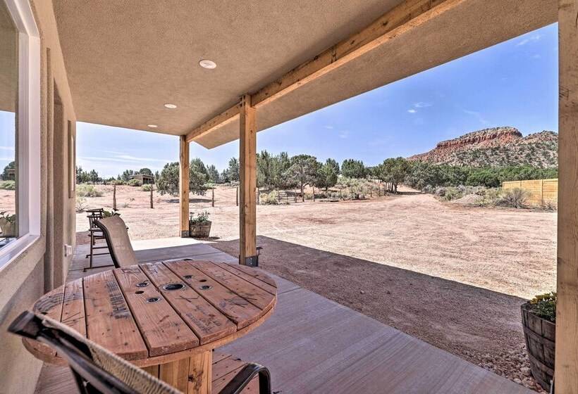 Quiet Kanab Home W/ Panoramic Views & Porch!