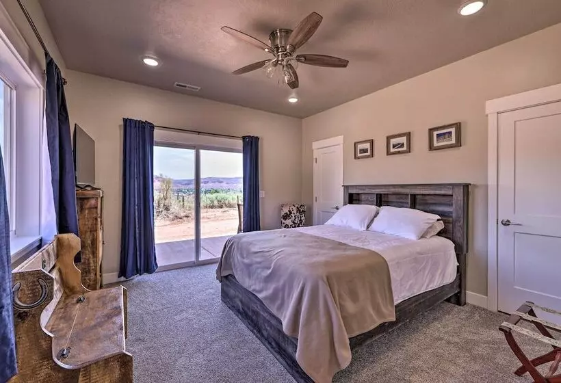 Quiet Kanab Home W/ Panoramic Views & Porch!