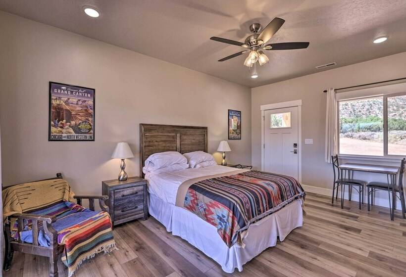Quiet Kanab Home W/ Panoramic Views & Porch!