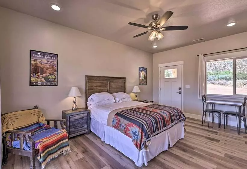 Quiet Kanab Home W/ Panoramic Views & Porch!