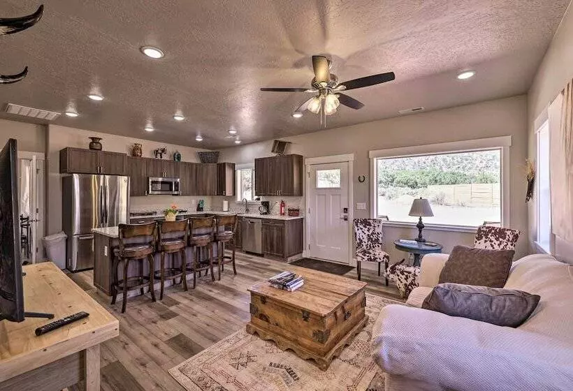 Quiet Kanab Home W/ Panoramic Views & Porch!