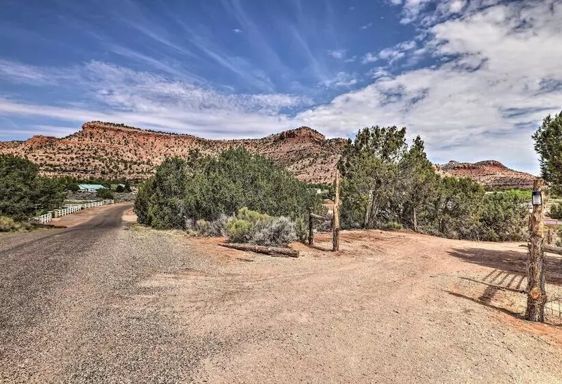 Quiet Kanab Home W/ Panoramic Views & Porch!