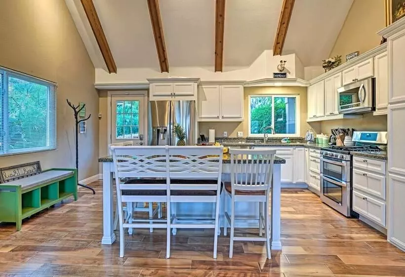 Hot Tub + Balcony: Rainbow Retreat Near Wineries!