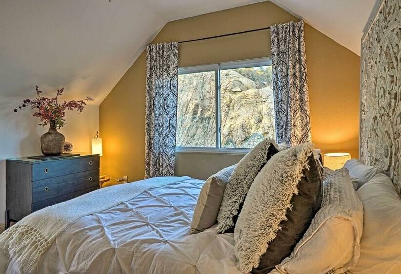 Hot Tub + Balcony: Rainbow Retreat Near Wineries!