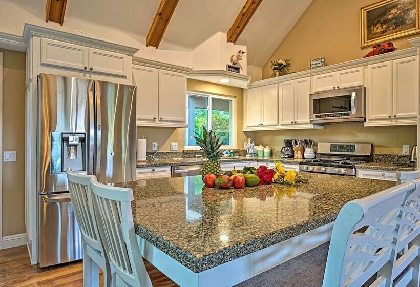 Hot Tub + Balcony: Rainbow Retreat Near Wineries!