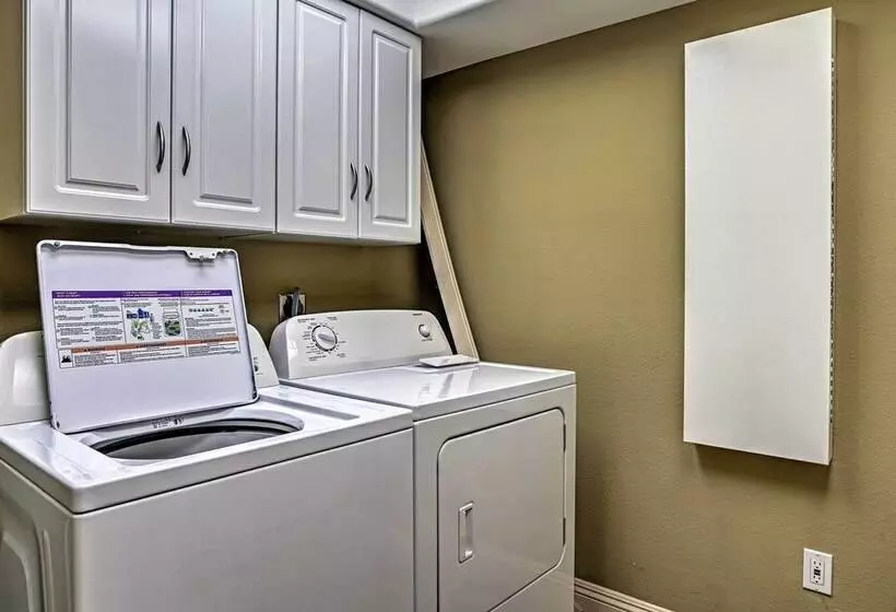 Hot Tub + Balcony: Rainbow Retreat Near Wineries!