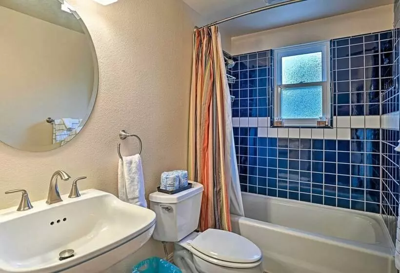 Hot Tub + Balcony: Rainbow Retreat Near Wineries!