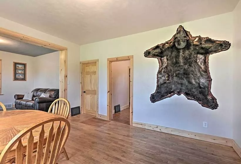 Remodeled Cecil Farmhouse, Near Shawano Lake!