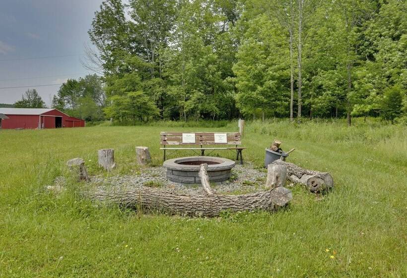 Secluded, Pet Friendly Cabin W/ Deck & Fireplace!