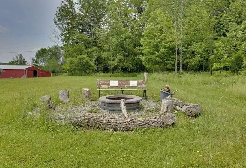 Secluded, Pet Friendly Cabin W/ Deck & Fireplace!