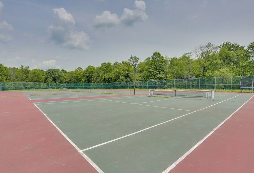 Secluded, Pet Friendly Cabin W/ Deck & Fireplace!