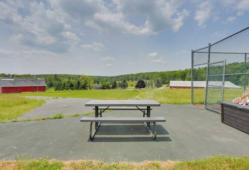 Secluded, Pet Friendly Cabin W/ Deck & Fireplace!