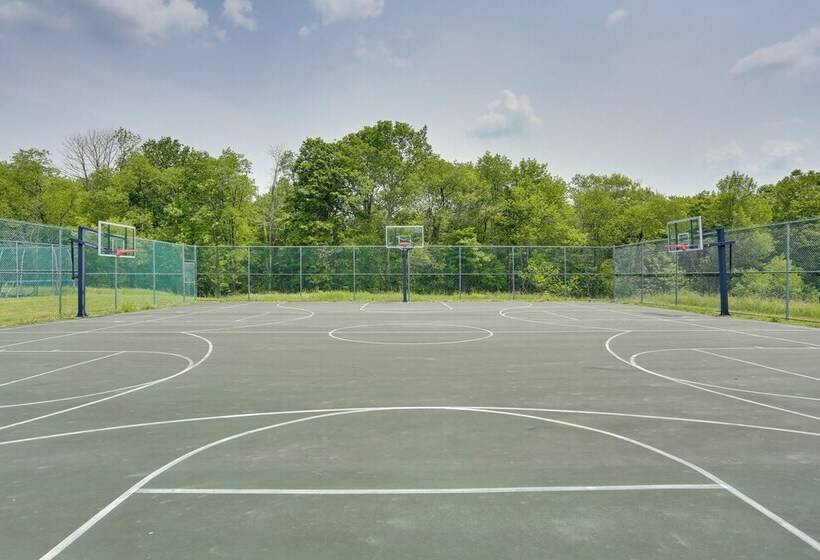 Secluded, Pet Friendly Cabin W/ Deck & Fireplace!