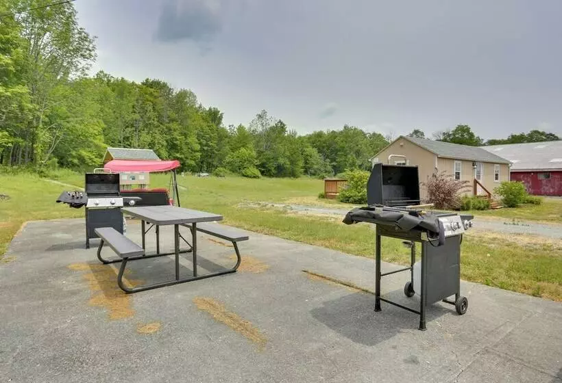 Secluded, Pet Friendly Cabin W/ Deck & Fireplace!