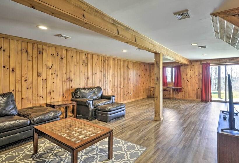 Secluded, Pet Friendly Cabin W/ Deck & Fireplace!