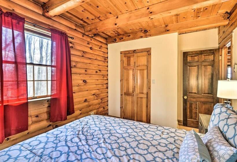 Secluded, Pet Friendly Cabin W/ Deck & Fireplace!