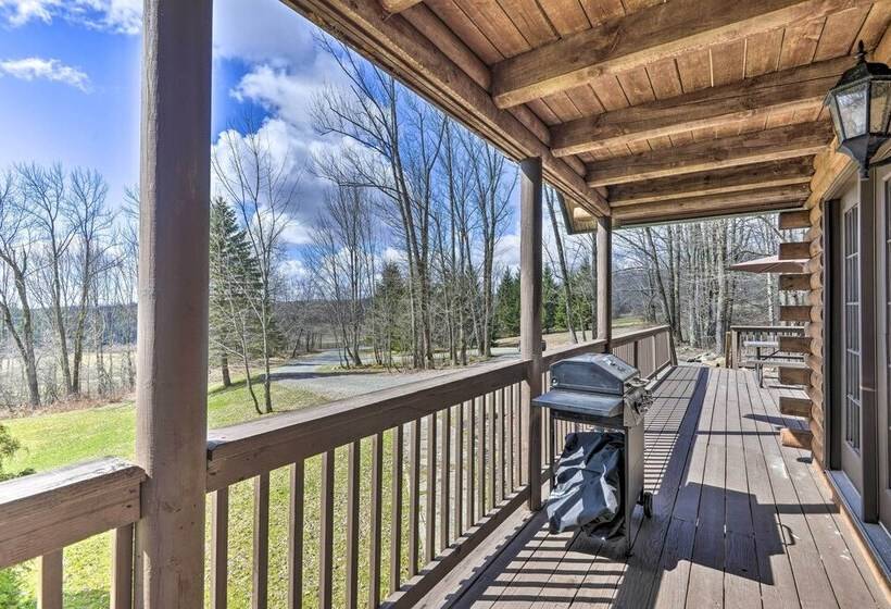 Secluded, Pet Friendly Cabin W/ Deck & Fireplace!