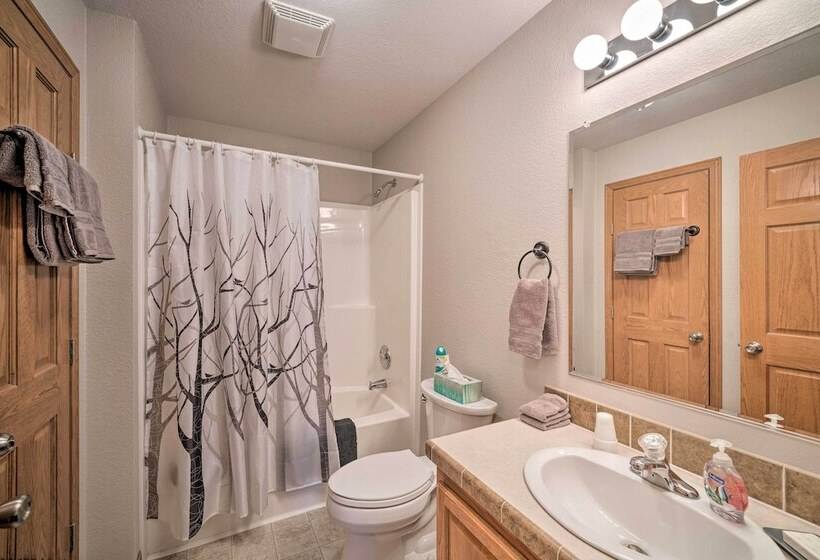 Serene Yellowstone Country Retreat W/ Deck & Views