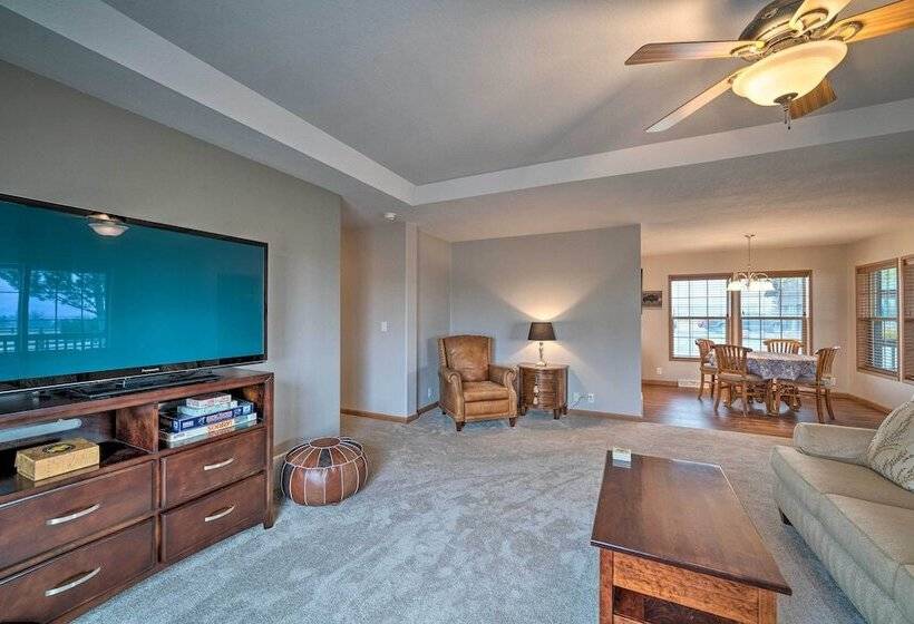 Serene Yellowstone Country Retreat W/ Deck & Views