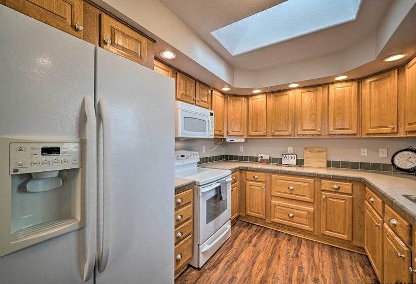 Serene Yellowstone Country Retreat W/ Deck & Views