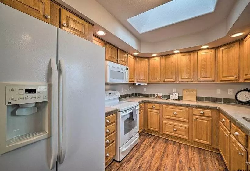 Serene Yellowstone Country Retreat W/ Deck & Views