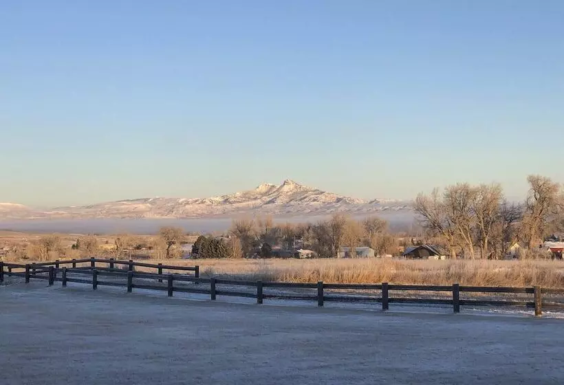 Serene Yellowstone Country Retreat W/ Deck & Views