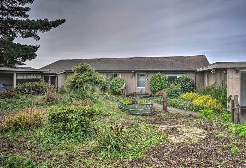 Serenity By The Sea   Chic Oceanfront Home W/ Deck