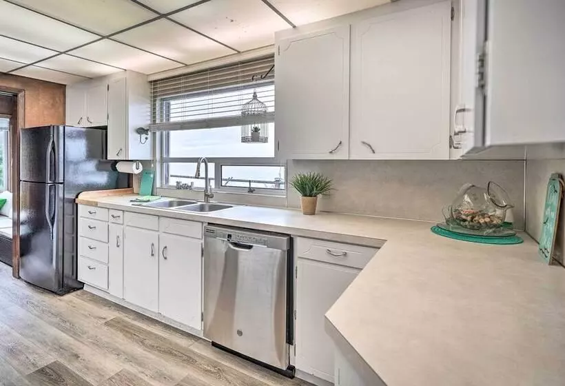 Serenity By The Sea   Chic Oceanfront Home W/ Deck