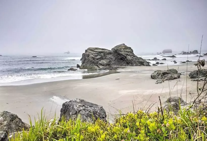 Serenity By The Sea   Chic Oceanfront Home W/ Deck