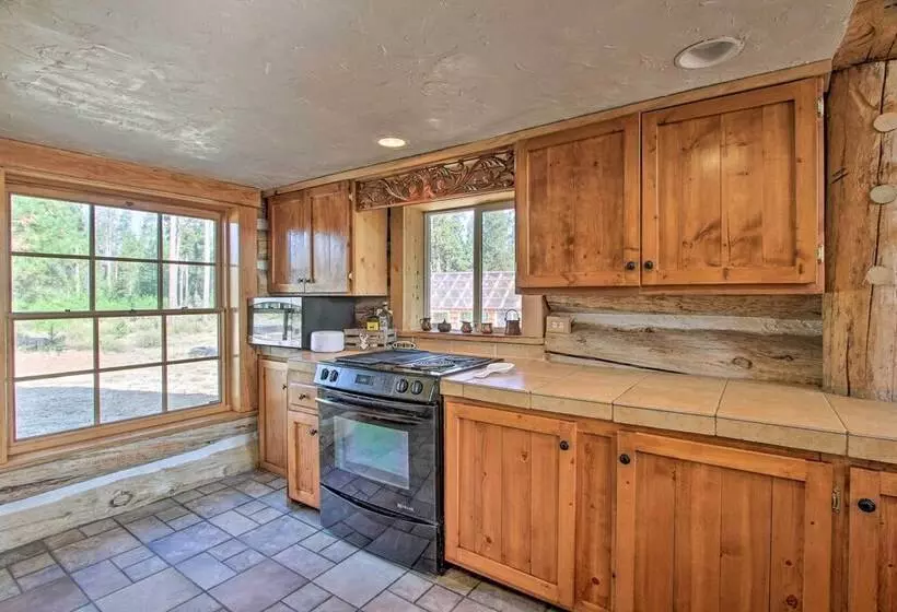 Snow Pine Retreat   Remote Crescent Log Cabin!