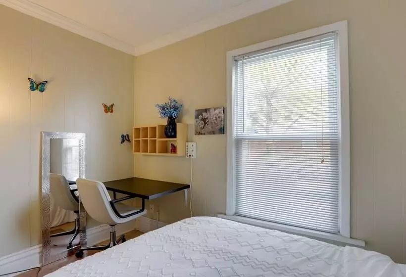 Spacious Lakefront House W/ Backyard Fire Pit