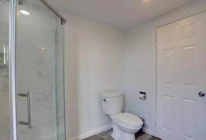 Spacious Lakefront House W/ Backyard Fire Pit